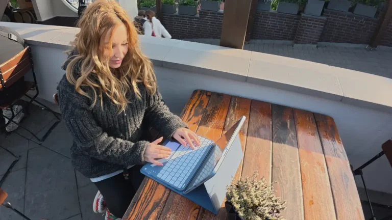 A1-Bescheinigung bei Workation - Arbeiten im Ausland mit Laptop und klaren Rahmenbedingungen