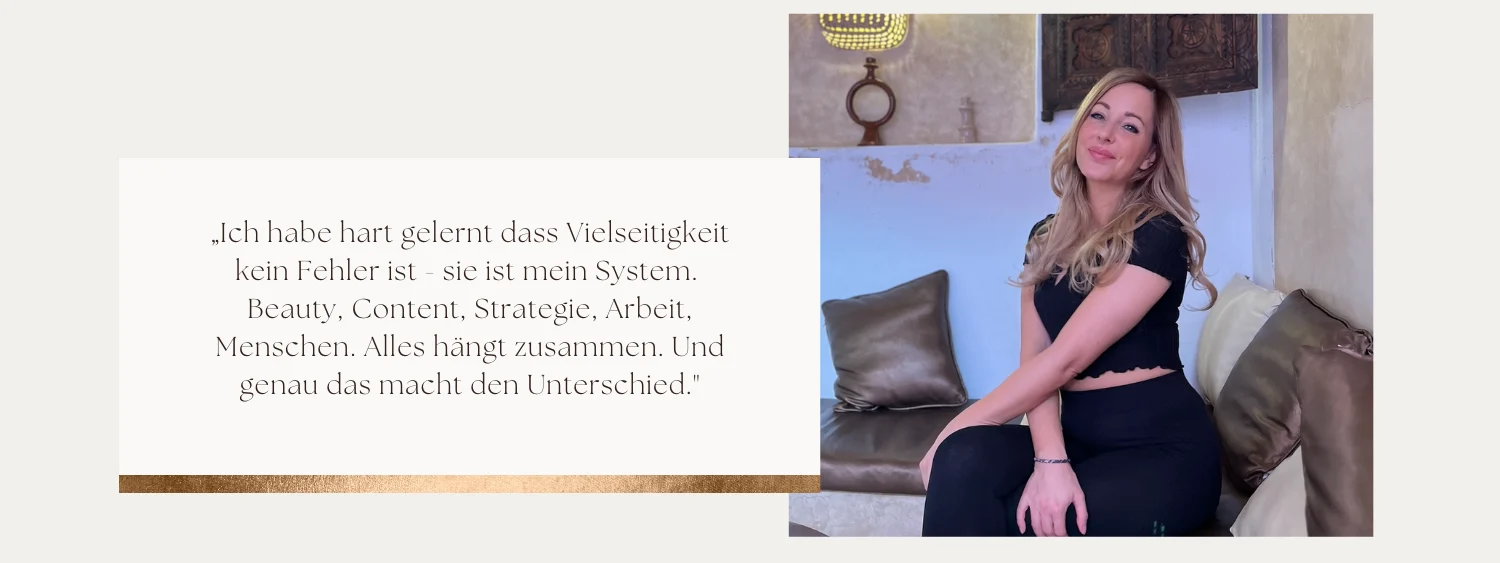 Nadi Beckmann Content Strategin und Beauty Expertin entspannt auf Sofa