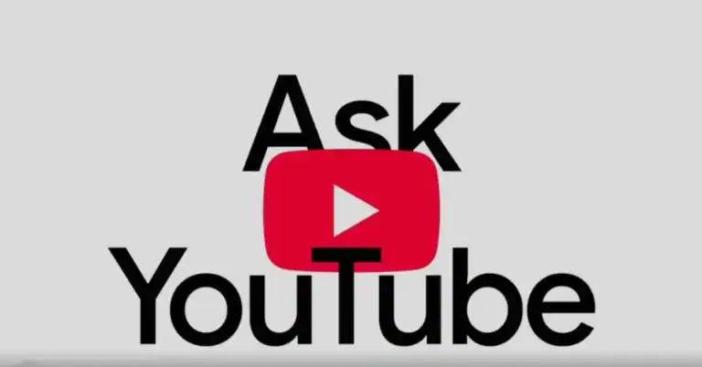 Die Aufschrift Ask YouTube in großen schwarzen Buchstaben mit dem bekannten roten YouTube-Play-Button in der Mitte auf einem hellgrauen Hintergrund..